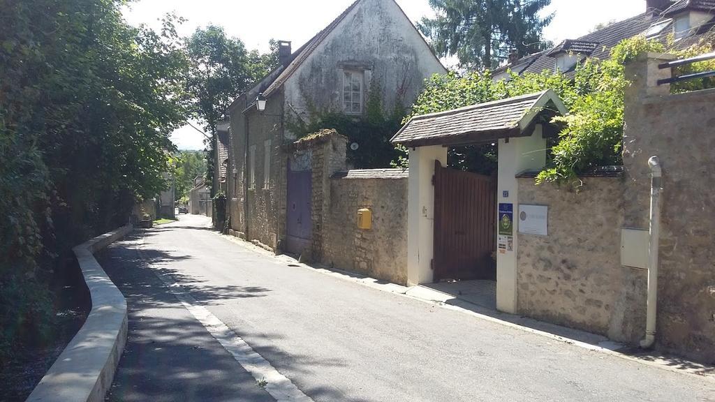 Chambres D'Hotes Villa De Vienne-En-Arthies Exterior foto